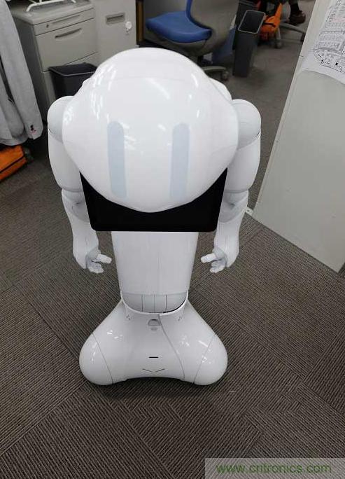 拆解筆記本不過癮，那就來拆拆日本情感機器人吧！