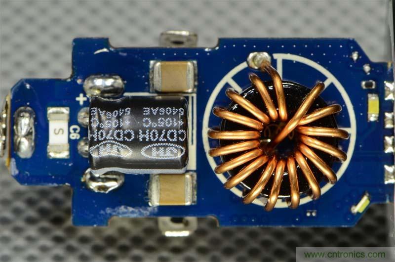 小米車載充電器拆解評測：49元能讓這枚&ldquo;子彈&rdquo;飛多遠？