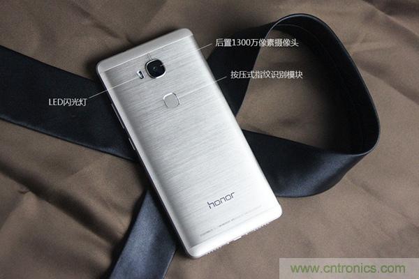 2015年9款千元智能手機橫評：誰才是紅海霸主？