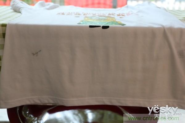 隻有奶瓶大小的閃電去漬小神器 &mdash;&mdash;海爾咕咚手持式洗衣機