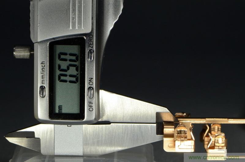 做工怒讚 神秘芯片！小米智能插線板拆解、評測