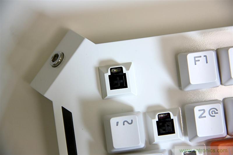 曾經的網吧統治者&mdash;雙飛燕血手幽靈機械鍵盤，真世界最快？