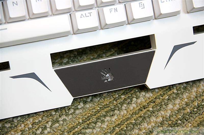 曾經的網吧統治者&mdash;雙飛燕血手幽靈機械鍵盤，真世界最快？