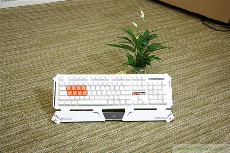 曾經的網吧統治者&mdash;雙飛燕血手幽靈機械鍵盤，真世界最快？