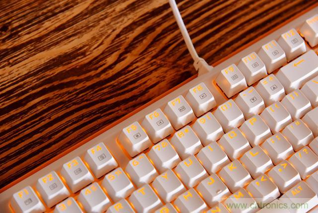 左手寫愛，右手寫他&mdash;&mdash;從此鍵盤鼠標不分家！