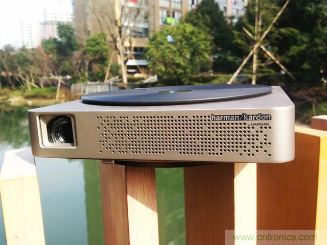 無屏電視時代已然來臨，客廳你做好準備了嗎？