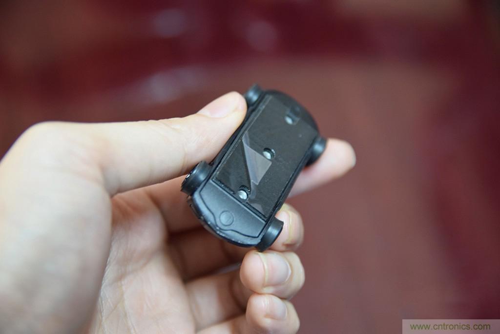 虛擬與現實相結合的飛車遊戲，讓你體驗速度與激情的碰撞！