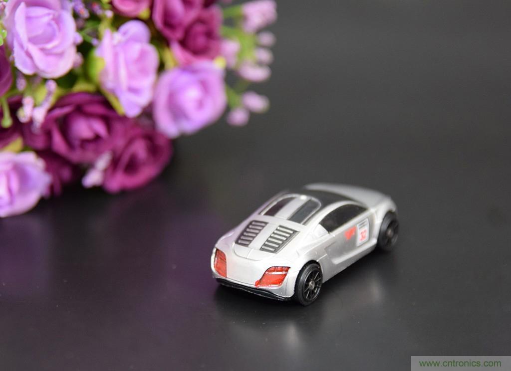 虛擬與現實相結合的飛車遊戲，讓你體驗速度與激情的碰撞！