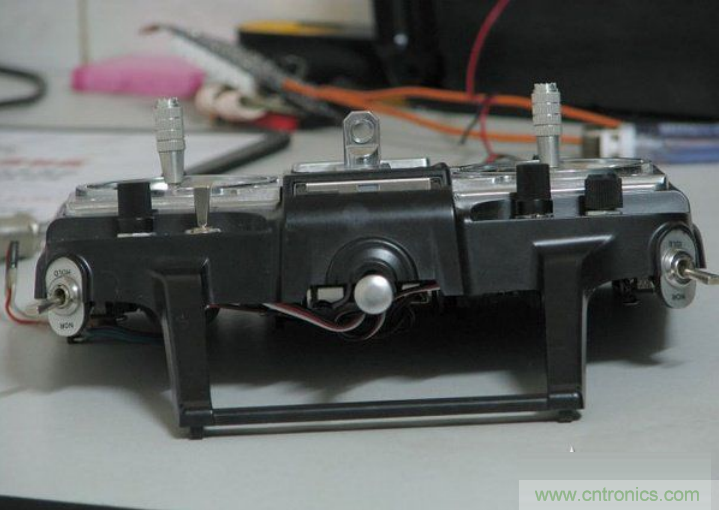 無人機 DIY 製作全過程，酷得不要不要的！