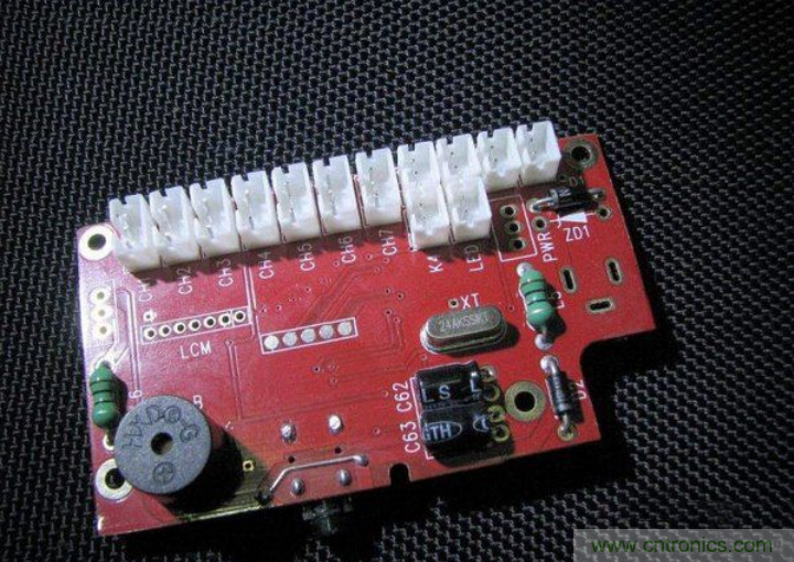 無人機 DIY 製作全過程，酷得不要不要的！