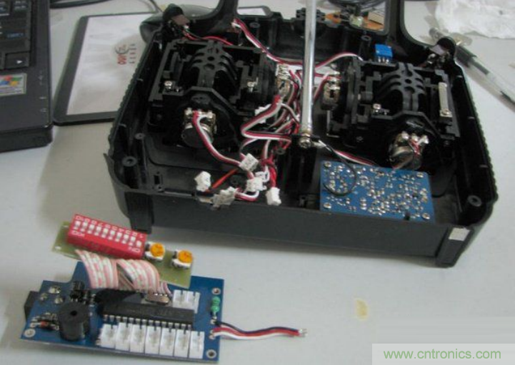 無人機 DIY 製作全過程，酷得不要不要的！