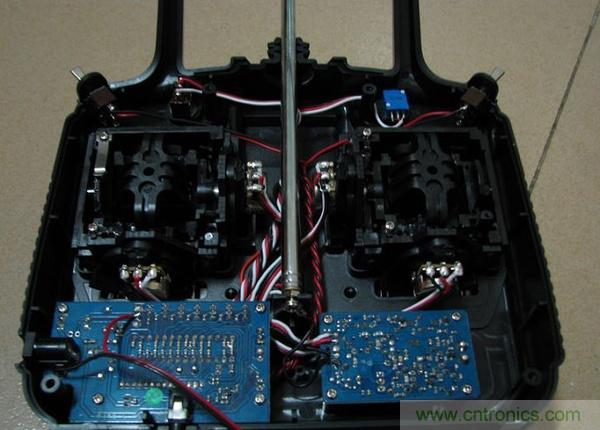 無人機 DIY 製作全過程，酷得不要不要的！