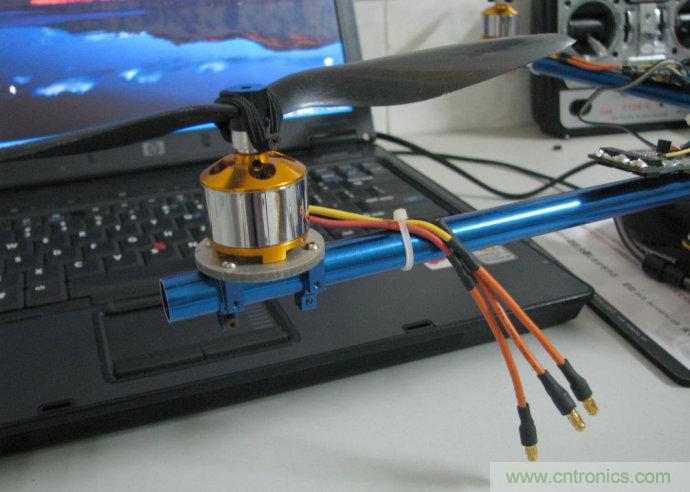 無人機 DIY 製作全過程，酷得不要不要的！