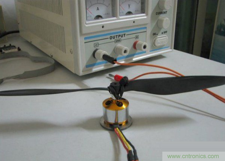 無人機 DIY 製作全過程，酷得不要不要的！