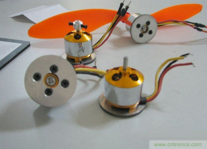 無人機 DIY 製作全過程，酷得不要不要的！