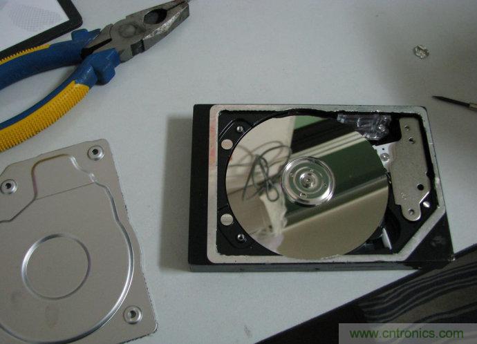 無人機 DIY 製作全過程，酷得不要不要的！