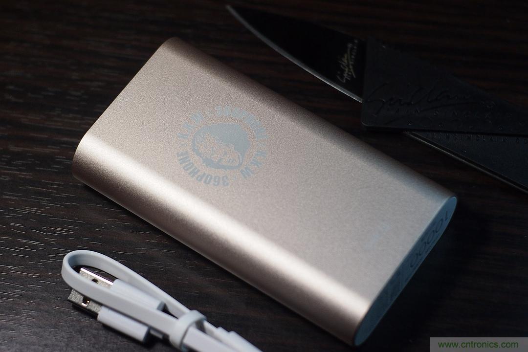 移動電源也玩雙引擎？快到你想象不到