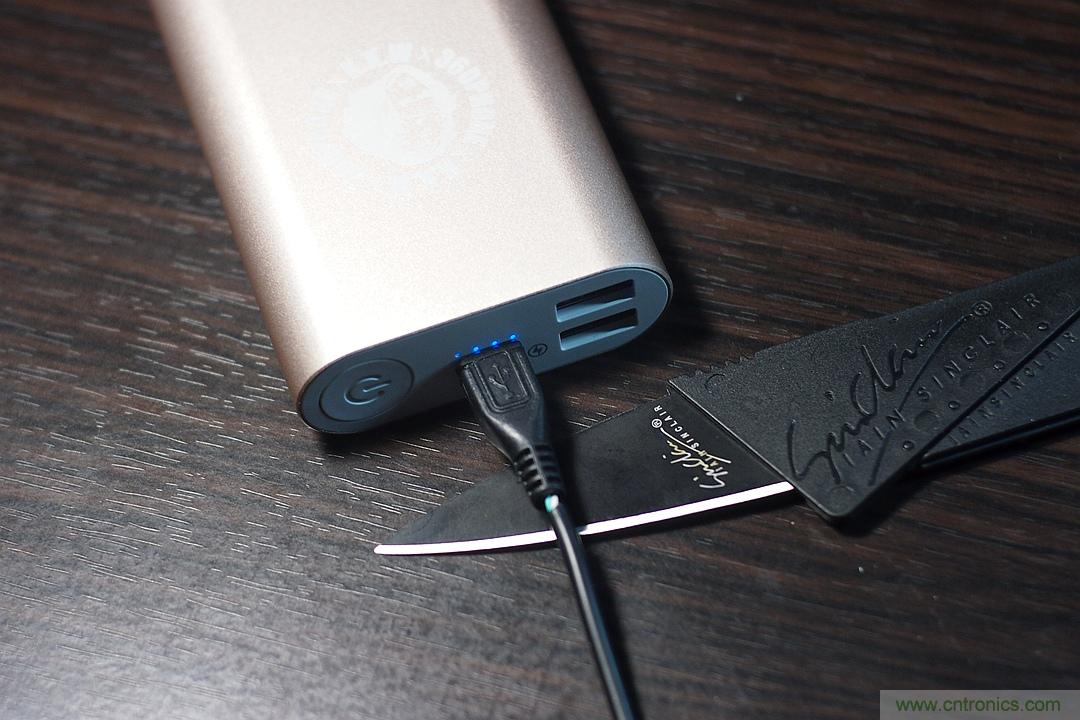 移動電源也玩雙引擎？快到你想象不到