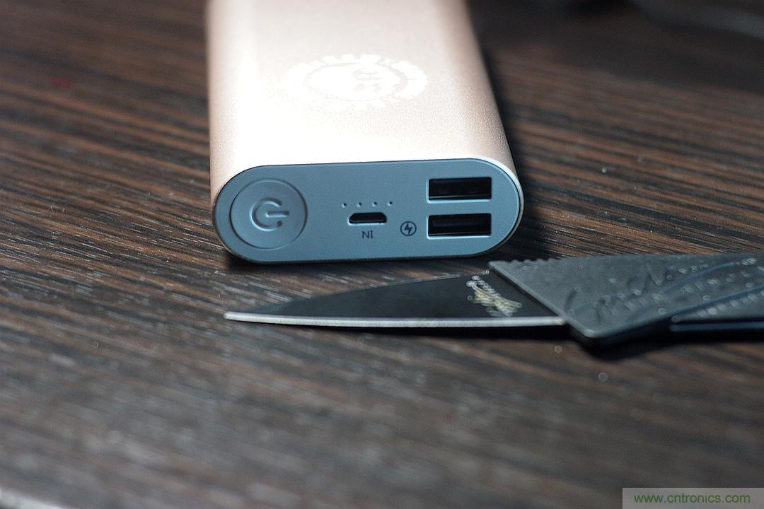 移動電源也玩雙引擎？快到你想象不到