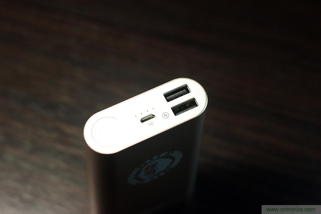 移動電源也玩雙引擎？快到你想象不到