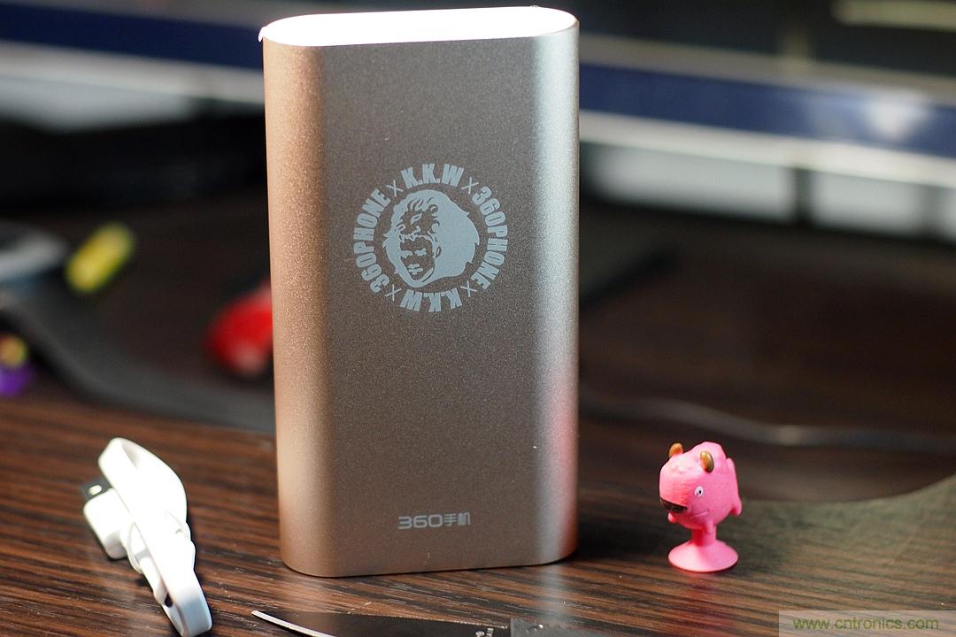 移動電源也玩雙引擎？快到你想象不到