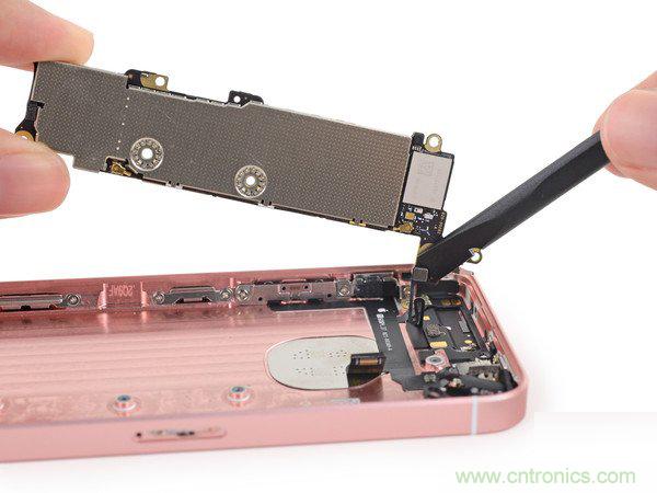 有什麼地方沒有變？iPhone SE真機拆解