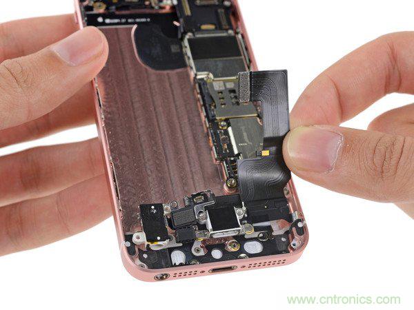 有什麼地方沒有變？iPhone SE真機拆解