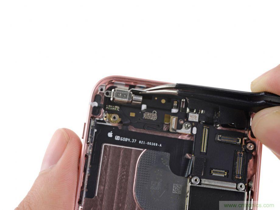 有什麼地方沒有變？iPhone SE真機拆解