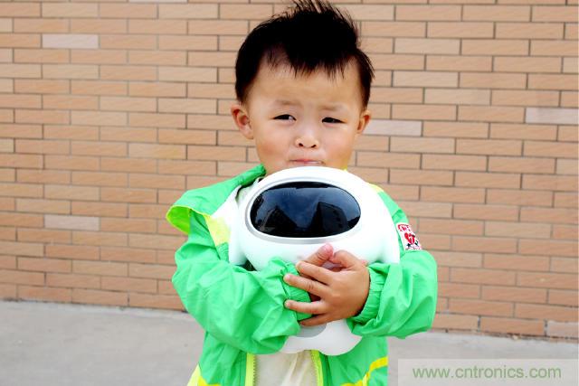 &ldquo;爸爸再不陪我，我就長大了&rdquo;&mdash;&mdash;小騰機器人