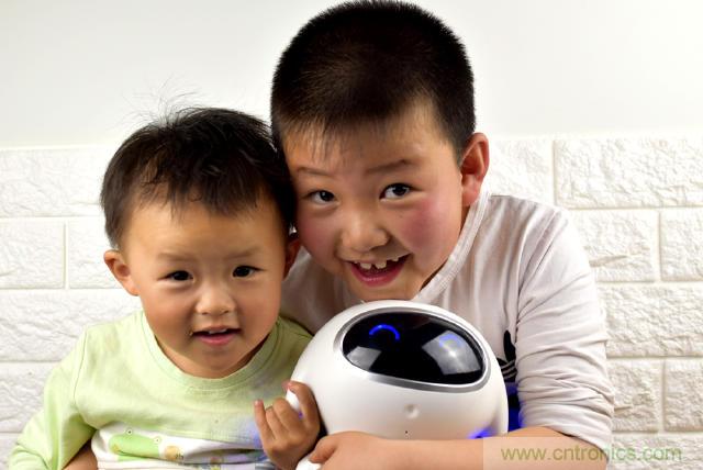 &ldquo;爸爸再不陪我，我就長大了&rdquo;&mdash;&mdash;小騰機器人