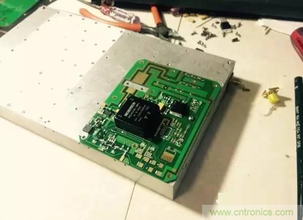 想看大牛是如何DIY射頻功放的嗎？