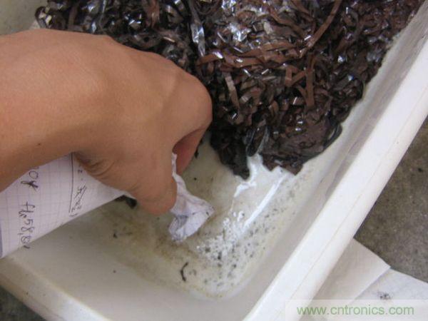 藝術源於生活，用生活中的物件也能製作磁流體