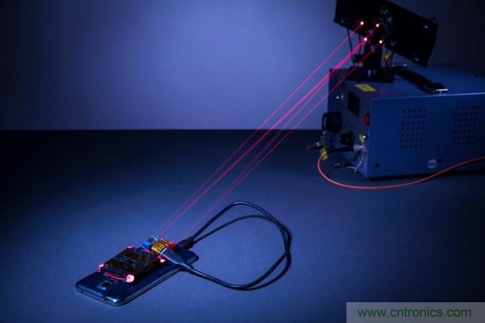 室內激光無線充電新技術亮相，可媲美傳統 USB 線纜
