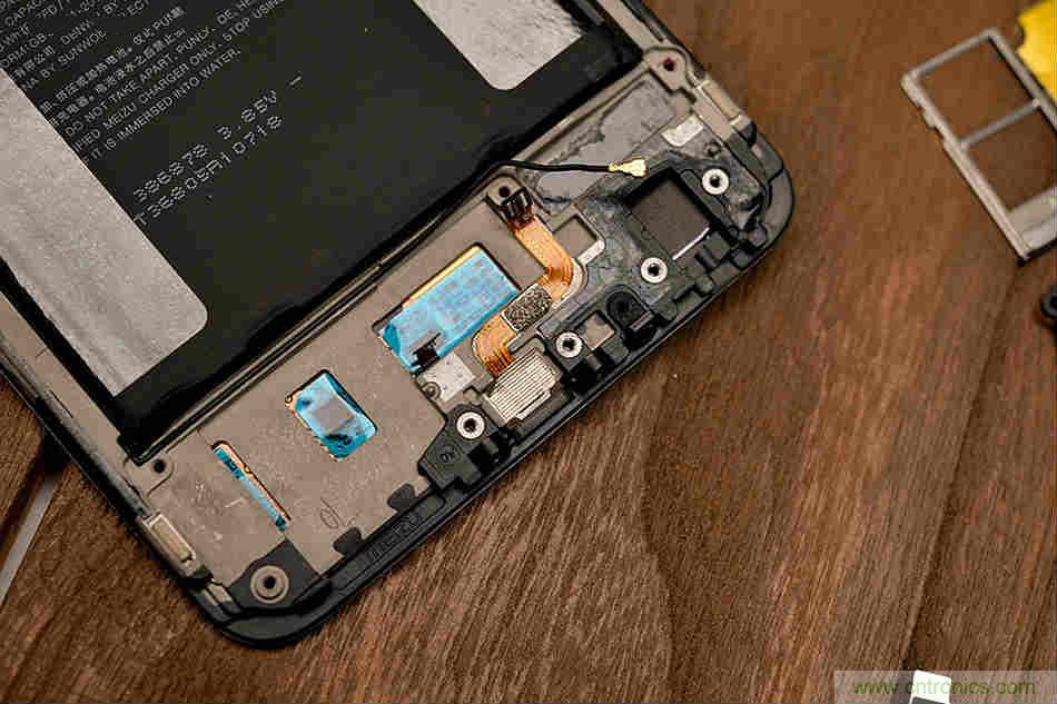 拆解魅族15 Plus：玩轉了新概念，但其工藝究竟如何？