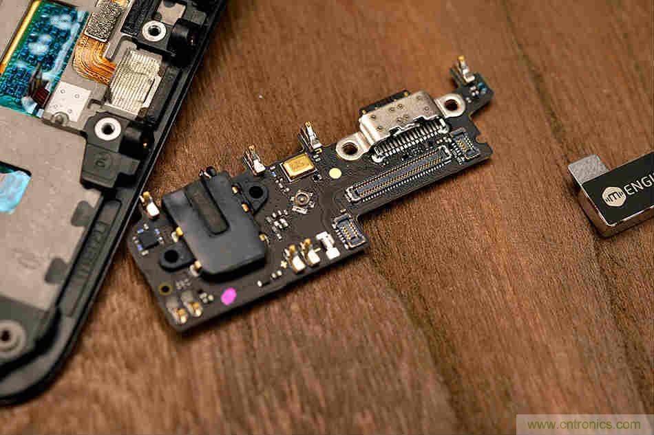 拆解魅族15 Plus：玩轉了新概念，但其工藝究竟如何？