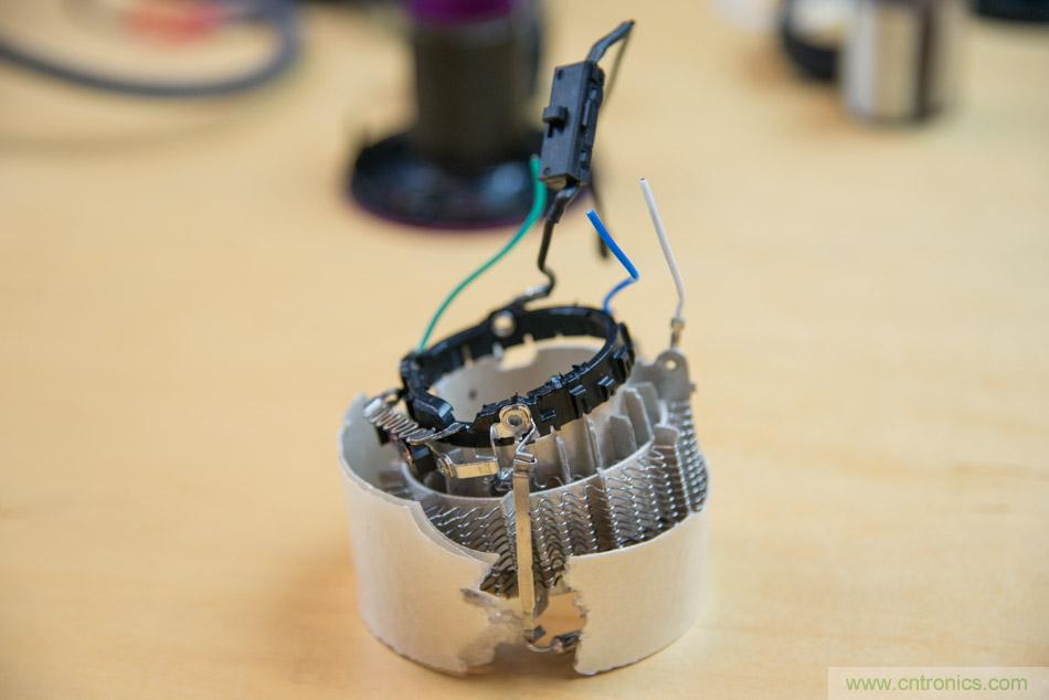 拆解戴森吹風機：近三千元的價格貴在哪？