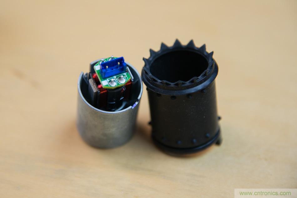 拆解戴森吹風機：近三千元的價格貴在哪？