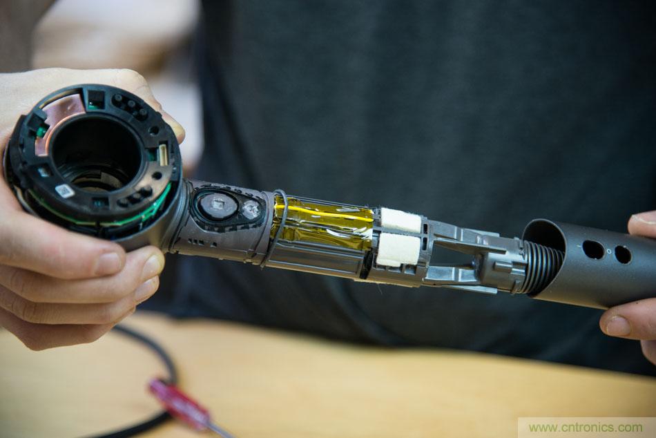 拆解戴森吹風機：近三千元的價格貴在哪？