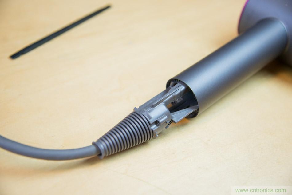 拆解戴森吹風機：近三千元的價格貴在哪？