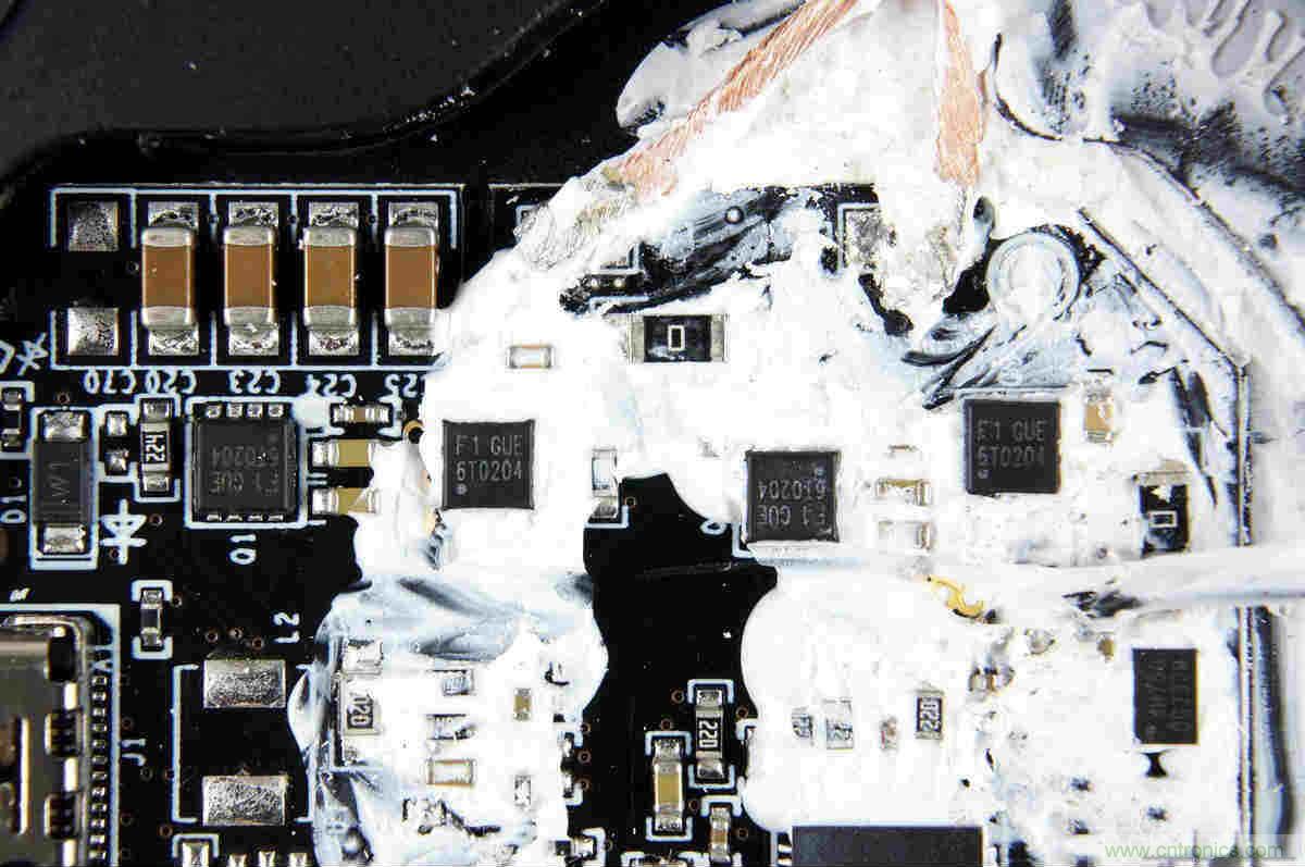 拆解對比：係出同門，小米、紫米無線充電器的差別有多大？