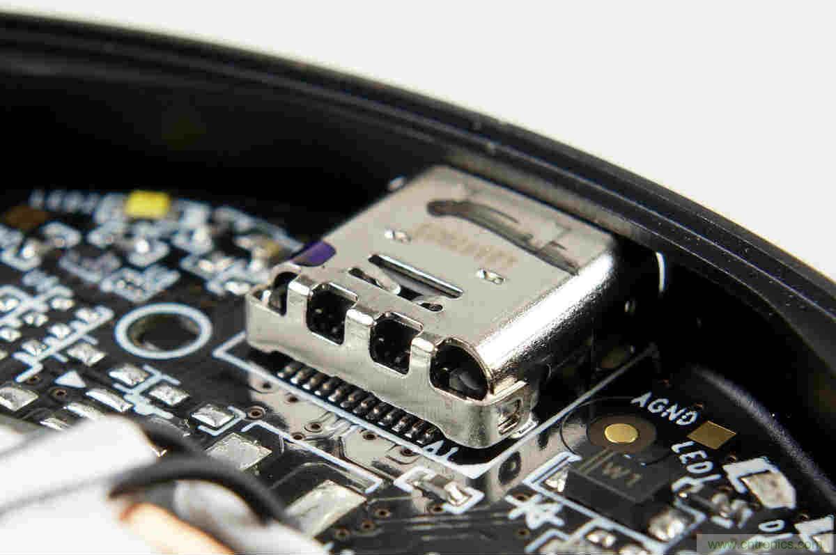 拆解對比：係出同門，小米、紫米無線充電器的差別有多大？