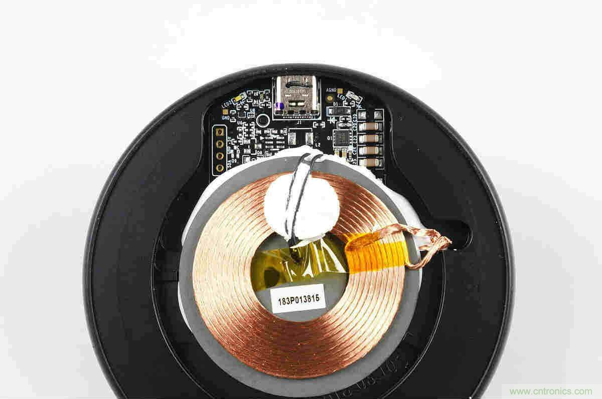 拆解對比：係出同門，小米、紫米無線充電器的差別有多大？