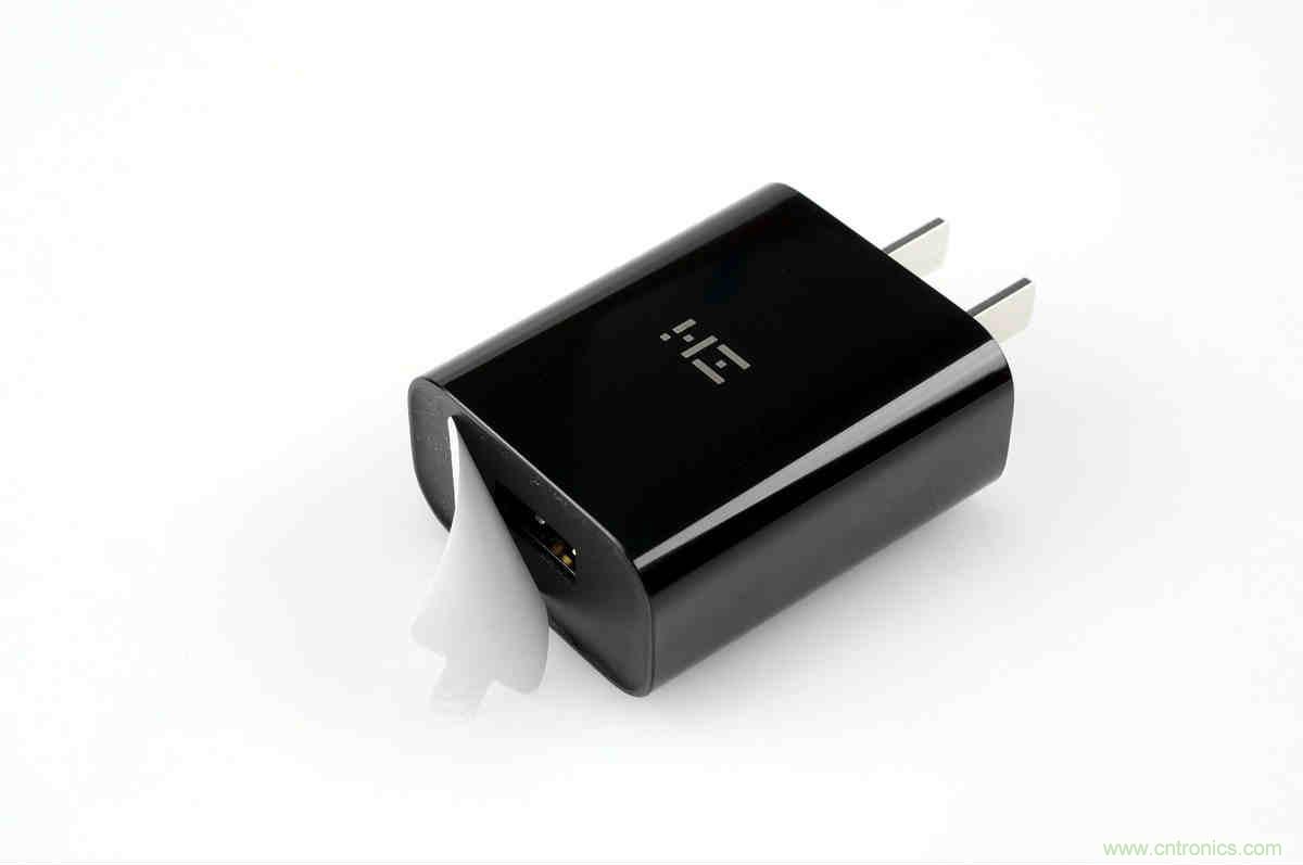 拆解對比：係出同門，小米、紫米無線充電器的差別有多大？