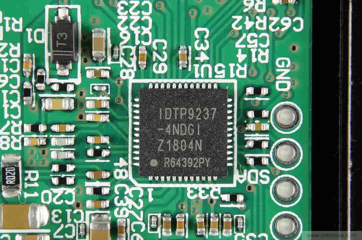 拆解對比：係出同門，小米、紫米無線充電器的差別有多大？