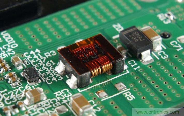 拆解對比：係出同門，小米、紫米無線充電器的差別有多大？