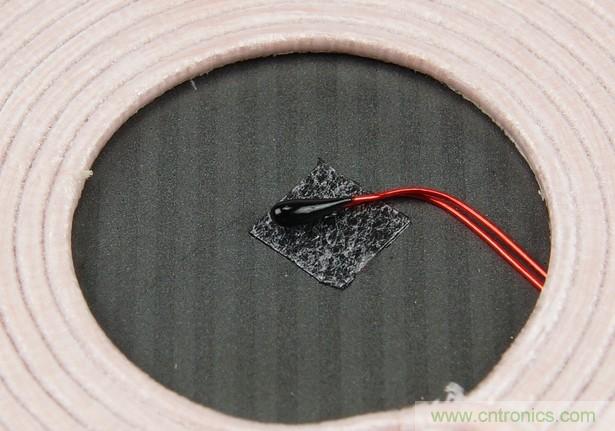 拆解對比：係出同門，小米、紫米無線充電器的差別有多大？