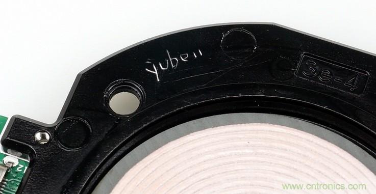 拆解對比：係出同門，小米、紫米無線充電器的差別有多大？