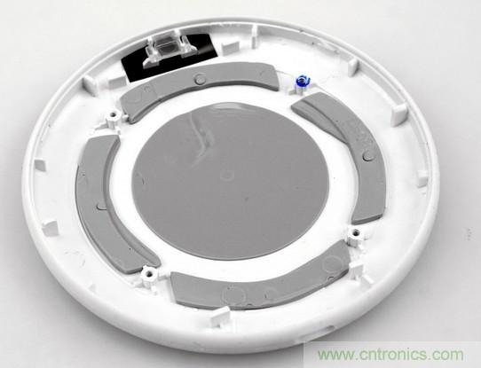 拆解對比：係出同門，小米、紫米無線充電器的差別有多大？