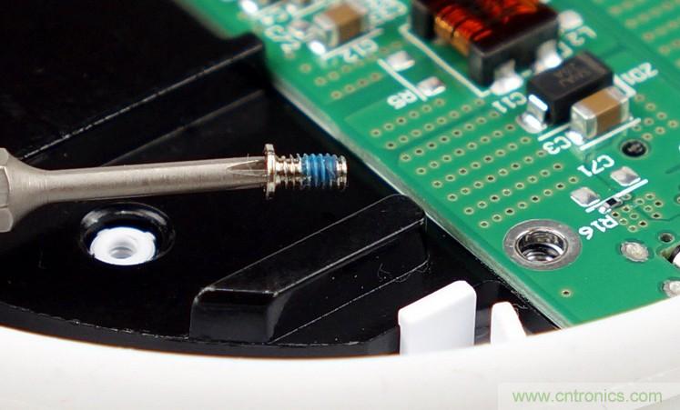 拆解對比：係出同門，小米、紫米無線充電器的差別有多大？