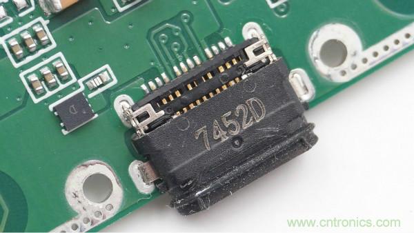 拆解華為保時捷設計快充無線充電器：憑啥能賣699？